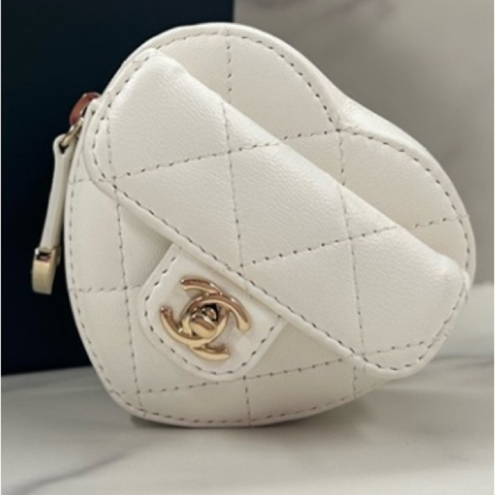 Chanel CC In Love Quilted Heart wristlet Mini Bag
Like new full set